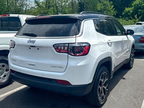 Used 2025 Jeep Compass Limited AWD/4WD image 5