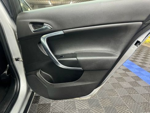 Used 2011 Buick Regal CXL image 9