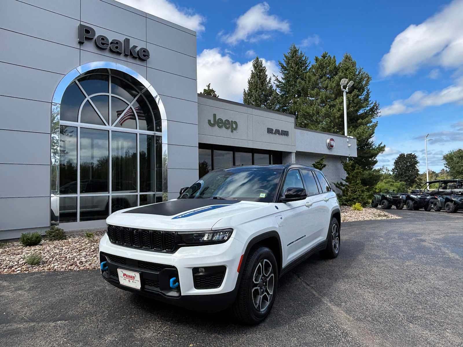 Used 2024 Jeep Grand Cherokee Trailhawk AWD/4WD image 1