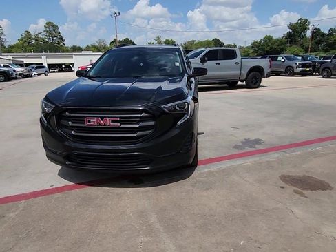 Used 2020 GMC Terrain SLE w/ Driver Convenience Package FWD image 3