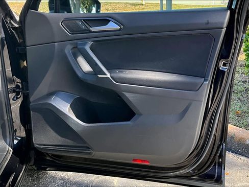 Used 2018 Volkswagen Tiguan S image 27