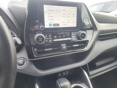 Used 2023 Toyota Highlander L image 4
