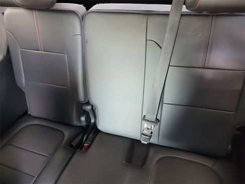 Used 2022 Chevrolet Traverse RS image 11