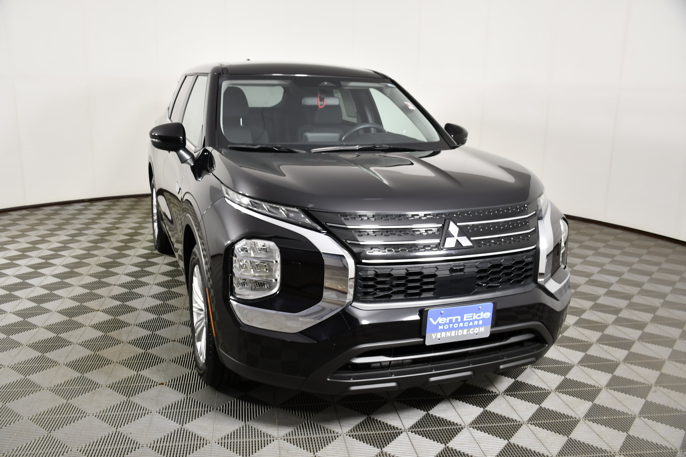 Used 2025 Mitsubishi Outlander ES AWD/4WD image 3