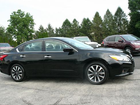Used 2017 Nissan Altima 2.5 SV FWD image 5