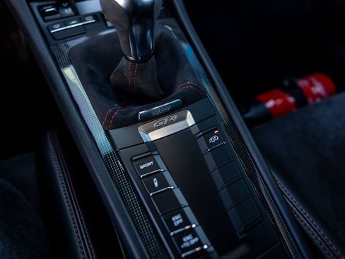 Certified 2016 Porsche Cayman GT4 RWD image 38