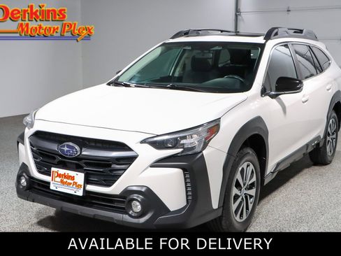 Used 2023 Subaru Outback Premium image 1