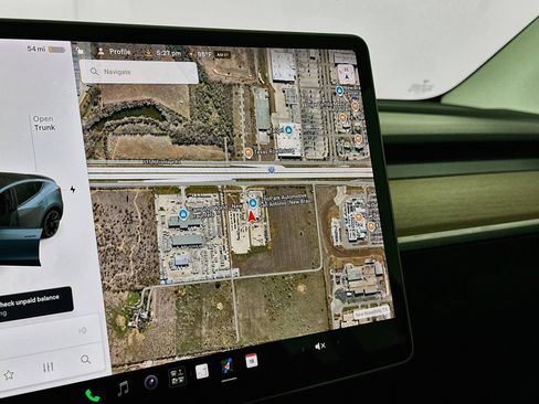 Used 2021 Tesla Model Y Long Range AWD/4WD image 21