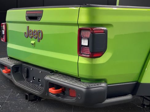 Certified 2025 Jeep Gladiator Mojave AWD/4WD image 41
