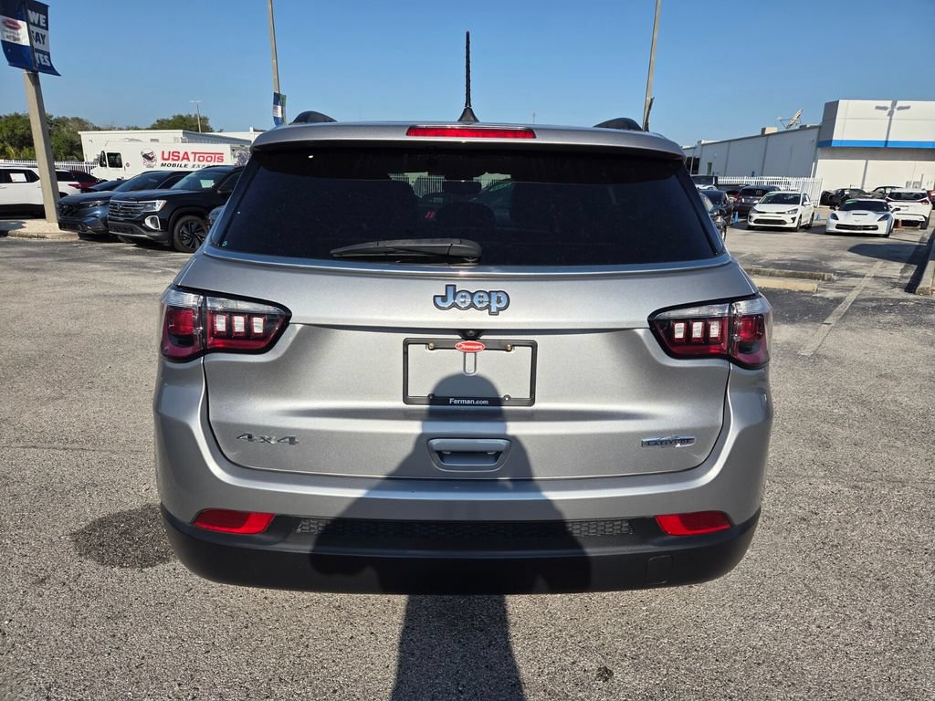 Used 2024 Jeep Compass Latitude AWD/4WD image 14