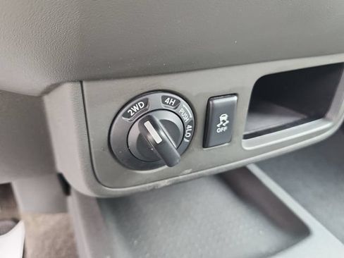 Used 2014 Nissan Xterra S AWD/4WD image 31