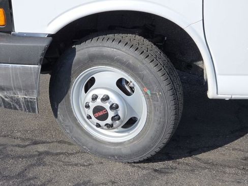 New 2026 GMC Savana 4500 w/ Power Convenience Package image 21