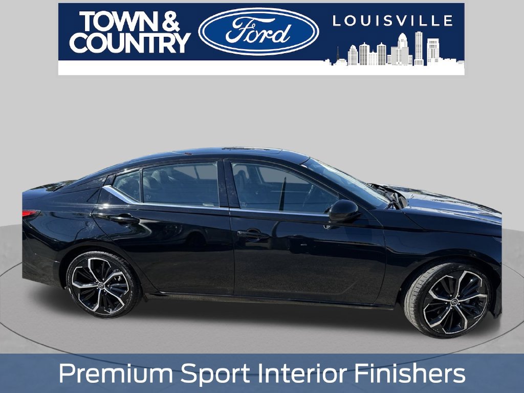 Used 2024 Nissan Altima 2.5 SR w/ SR Premium Package FWD image 12