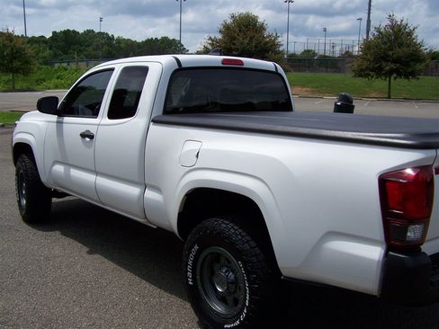 Used 2023 Toyota Tacoma SR image 17