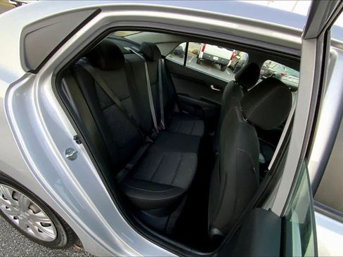 Used 2022 Kia Rio S image 18