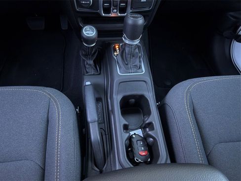 New 2025 Jeep Gladiator Sport image 17