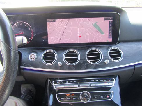 Used 2017 Mercedes-Benz E 300 4MATIC image 15