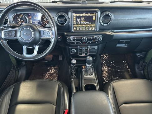 Used 2022 Jeep Wrangler Unlimited Sahara w/ LED Lighting Group AWD/4WD image 12