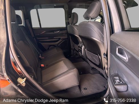 Used 2024 Jeep Grand Cherokee Laredo X AWD/4WD image 9