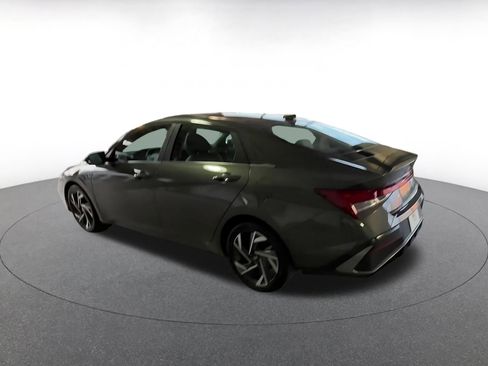 Used 2025 Hyundai Elantra Limited image 13