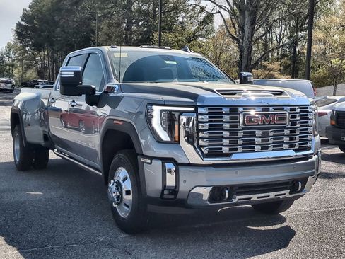 New 2026 GMC Sierra 3500 Denali w/ Denali Reserve Package AWD/4WD image 2
