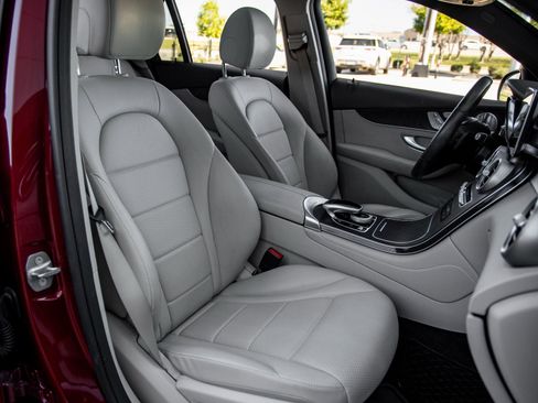 Used 2018 Mercedes-Benz GLC 300 GLC 300 image 41