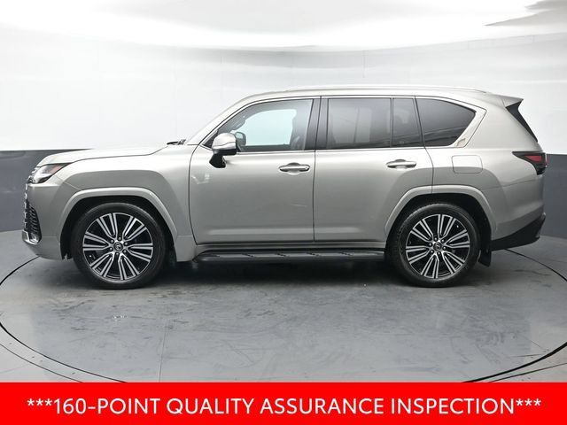 Used 2023 Lexus LX 600 4WD w/ Luxury Package image 2