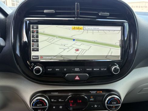 Used 2020 Kia Soul EX FWD image 16