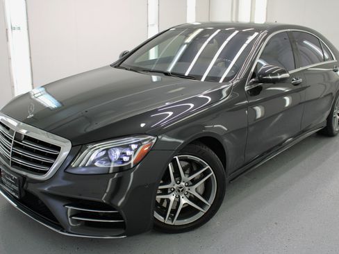 Used 2018 Mercedes-Benz S 560 Sedan image 2