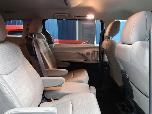 Used 2022 Toyota Sienna LE image 13