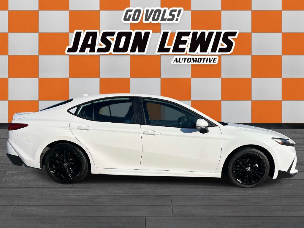 Used 2025 Toyota Camry SE FWD image 2