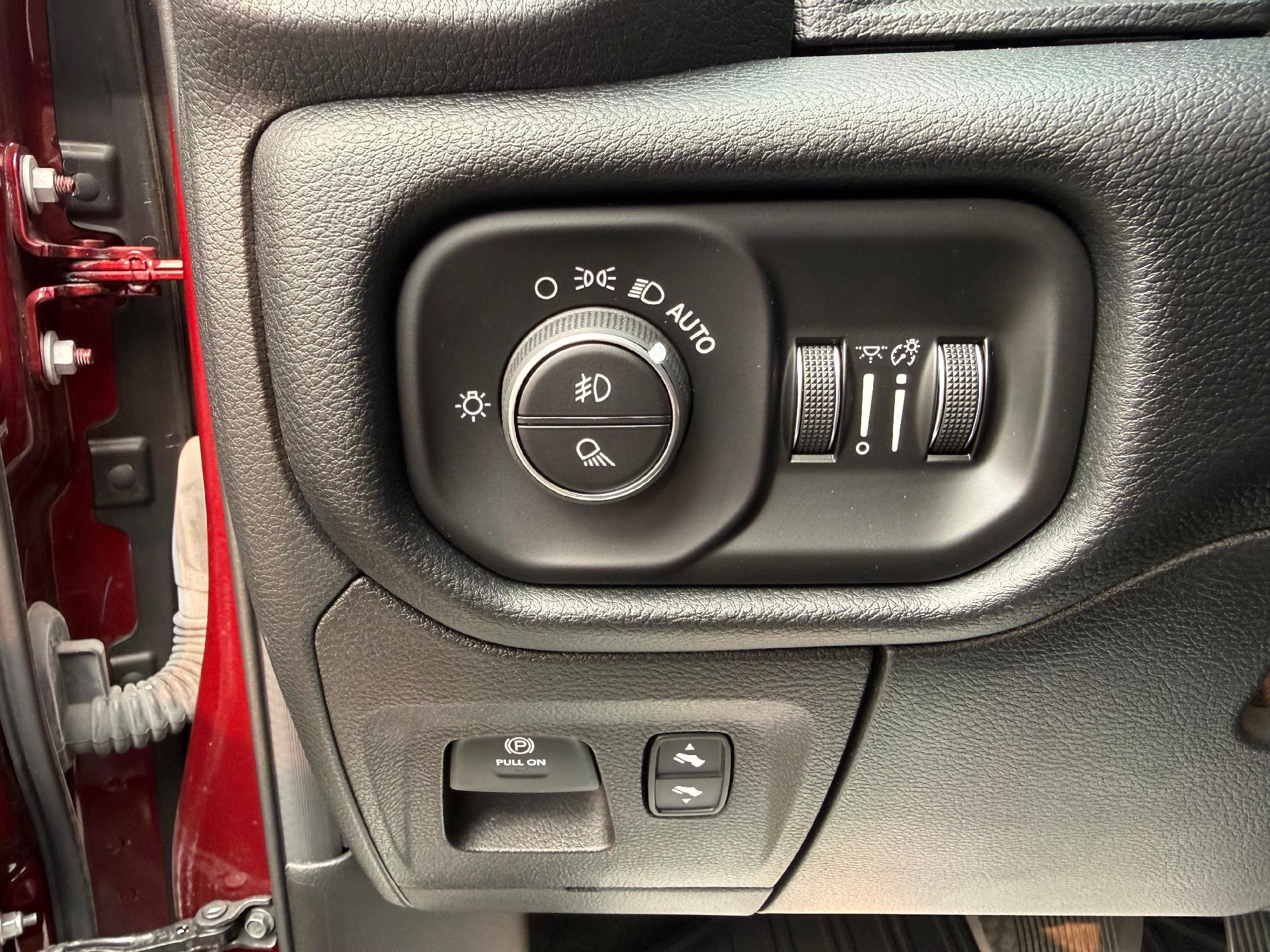 Used 2021 RAM 1500 Laramie AWD/4WD image 21