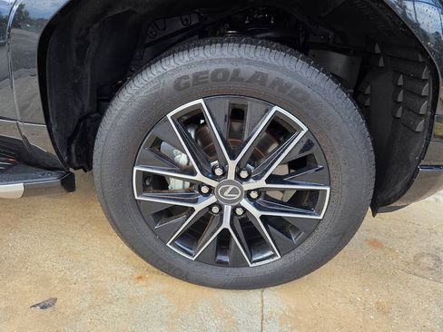 Used 2025 Lexus GX 550 w/ Accessory Package (Z1) AWD/4WD image 18