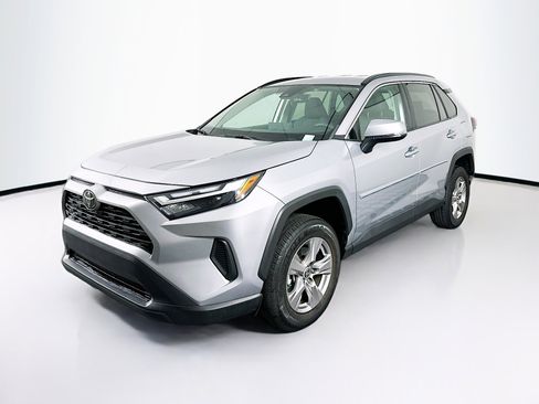 Used 2022 Toyota RAV4 XLE image 3