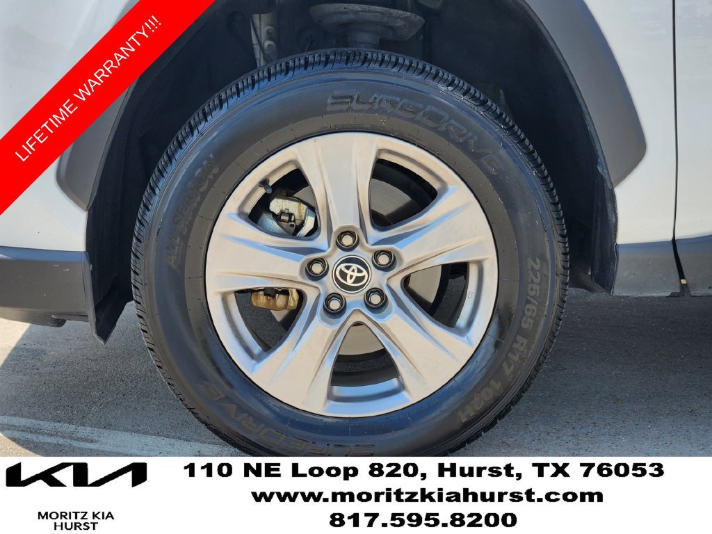 Used 2025 Toyota RAV4 XLE AWD/4WD image 17