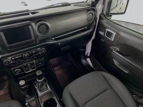 Used 2022 Jeep Gladiator Sport image 23