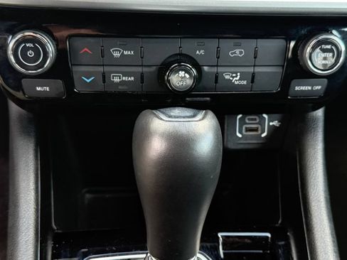 Used 2024 Jeep Compass Latitude AWD/4WD image 7