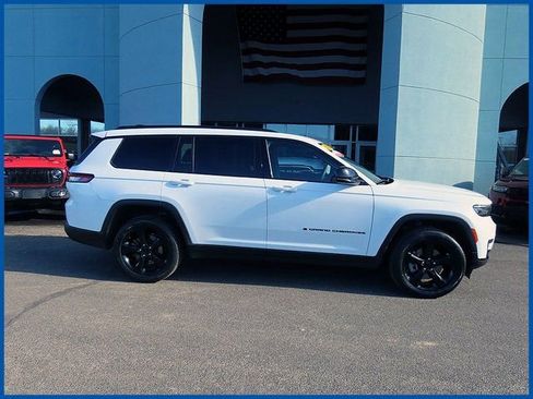 Used 2023 Jeep Grand Cherokee L Laredo image 1