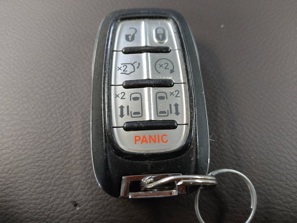 Used 2017 Chrysler Pacifica Touring-L FWD image 32