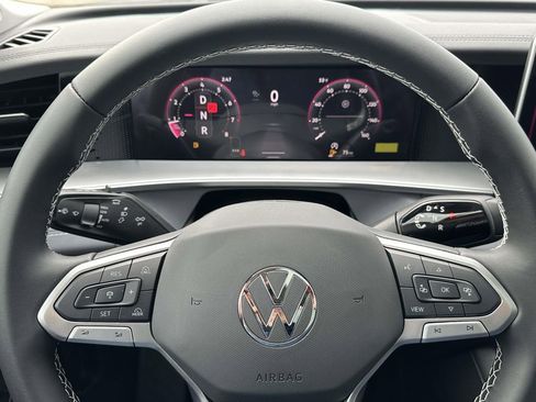 New 2025 Volkswagen Tiguan SE FWD image 16