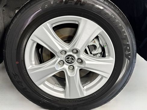 Used 2023 Toyota Highlander LE image 32