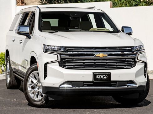 Used 2023 Chevrolet Suburban Premier w/ Premium Package AWD/4WD image 4
