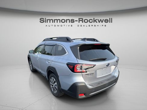 Used 2024 Subaru Outback Premium AWD/4WD image 3