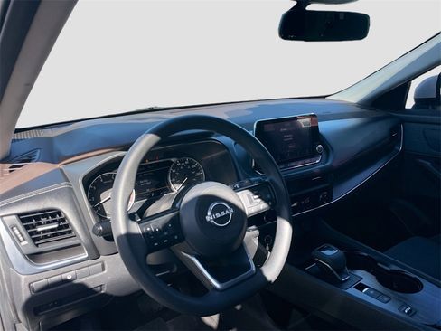Used 2023 Nissan Rogue SV image 8