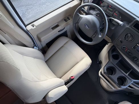 Used 2016 Ford E-450 and Econoline 450 Super Duty w/ Motorhome Prep Package image 44