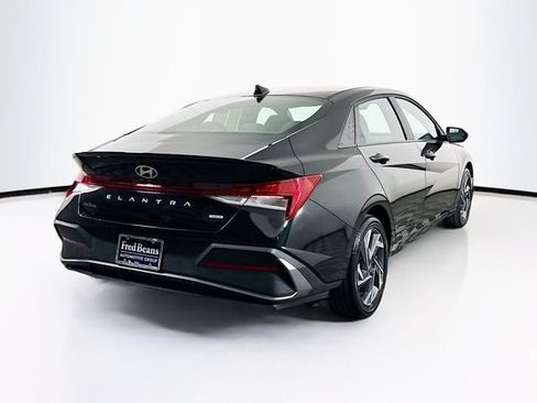 Certified 2025 Hyundai Elantra SEL FWD image 9
