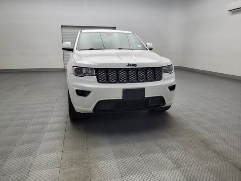 Used 2018 Jeep Grand Cherokee Altitude RWD image 14