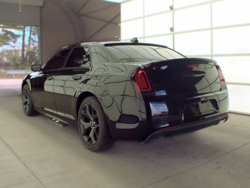 Used 2022 Chrysler 300 S w/ Comfort Group RWD image 6