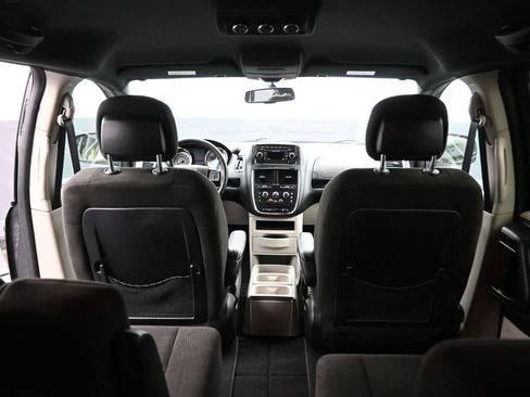 Used 2016 Dodge Grand Caravan SE image 36