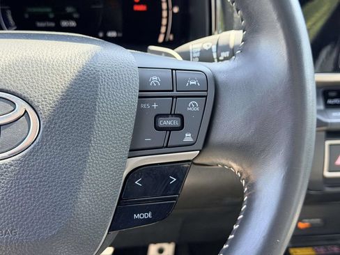 Used 2025 Toyota Camry SE w/ Convenience Package FWD image 7
